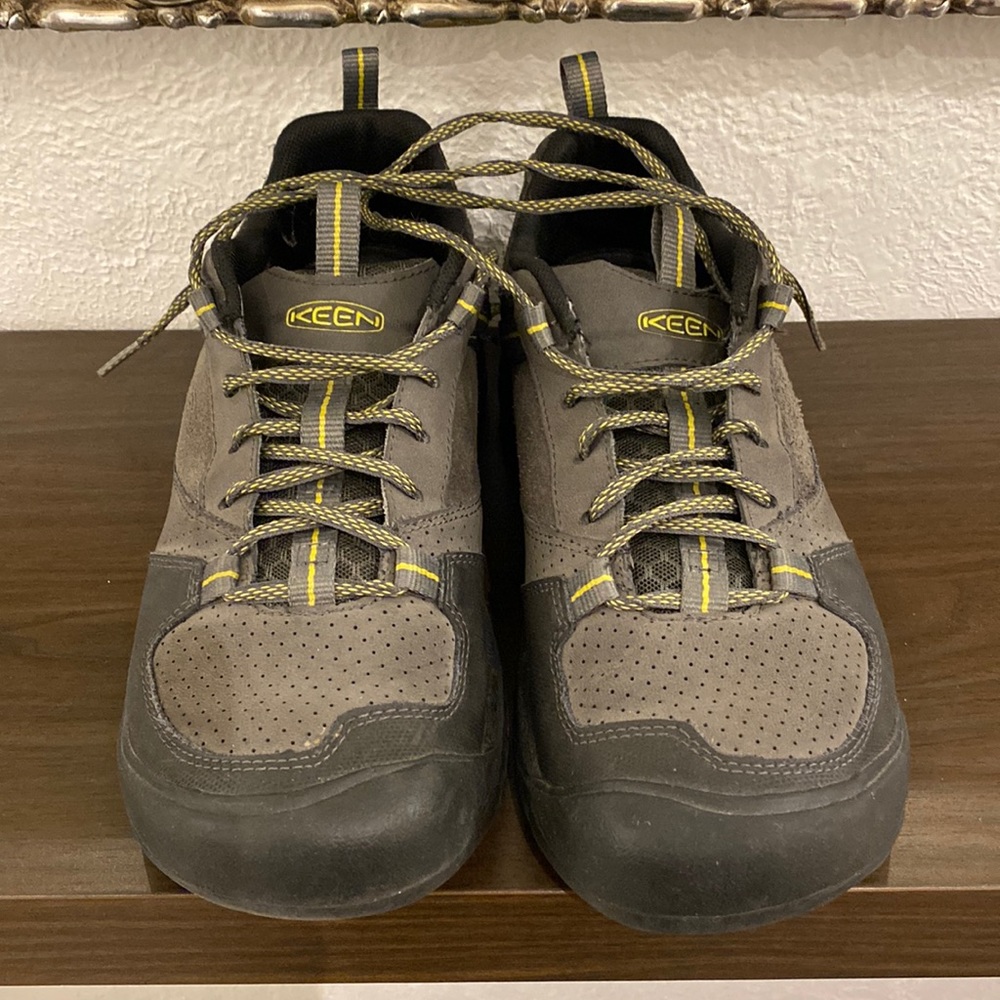 Keen walking shoes